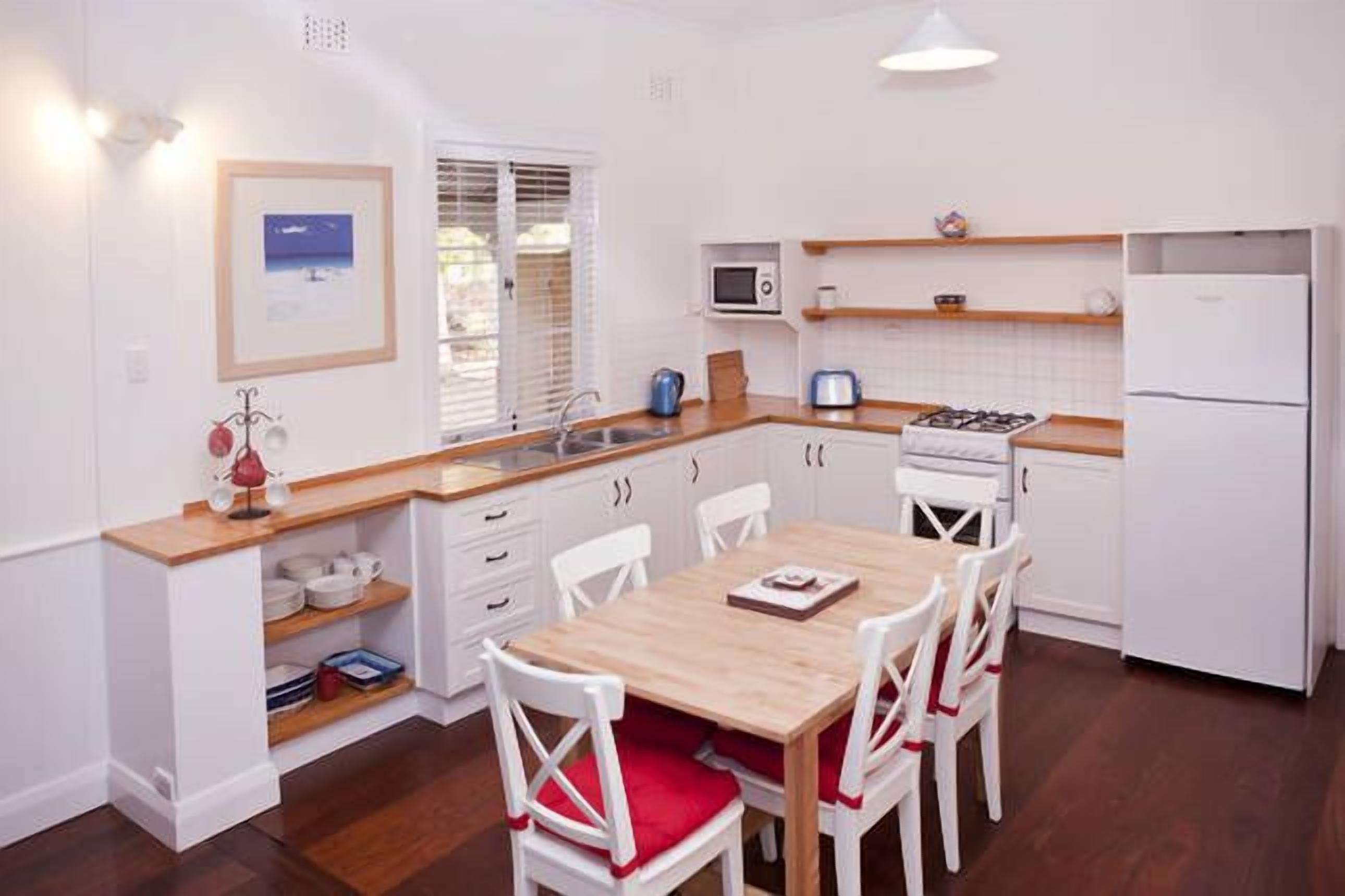 Wildwood Brook Cottage - Stunning views with large entertaining deck — image 11