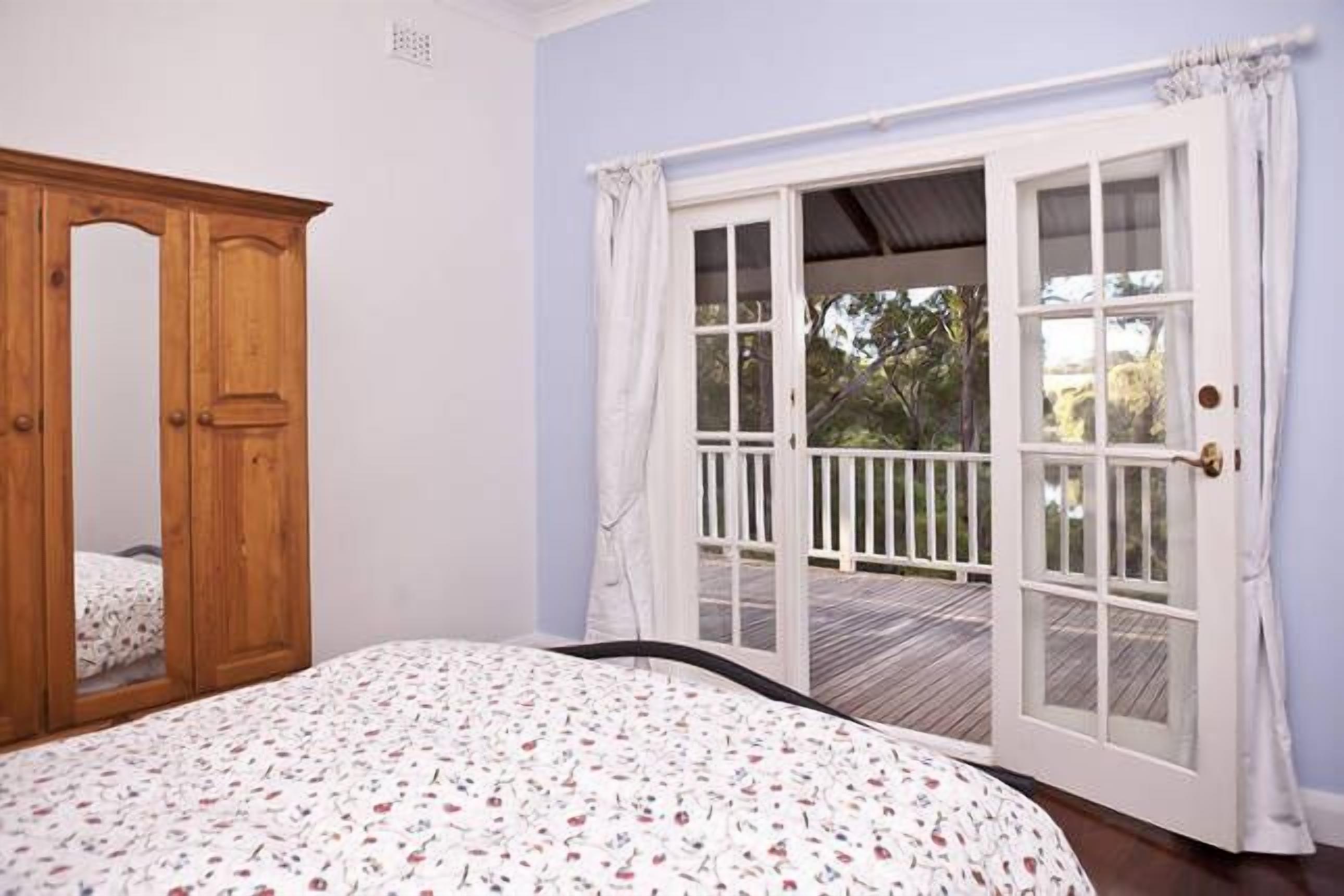 Wildwood Brook Cottage - Stunning views with large entertaining deck — image 9