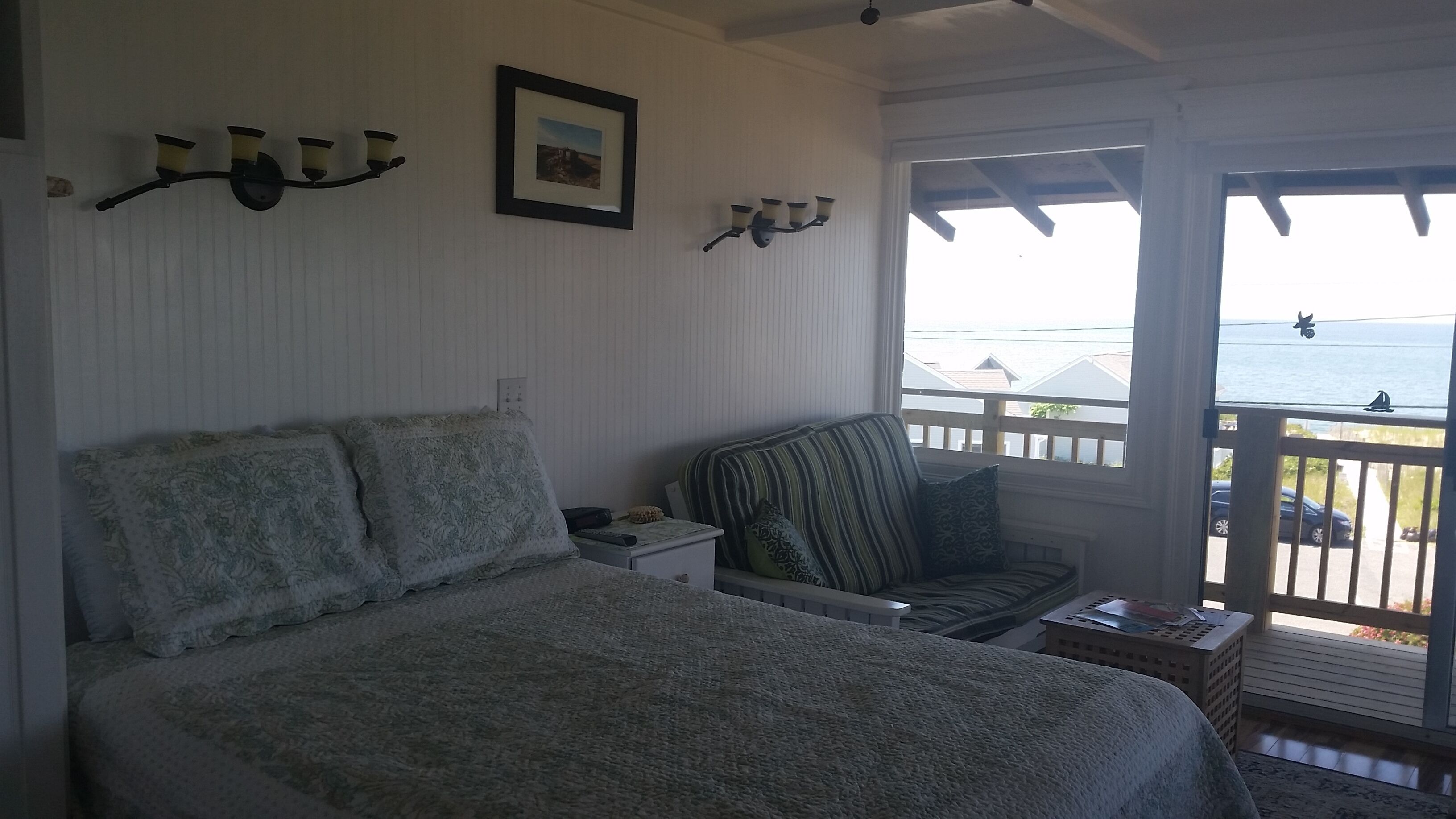 PANORAMIC VIEWS!! Front Studio Unit Beach Across Street.