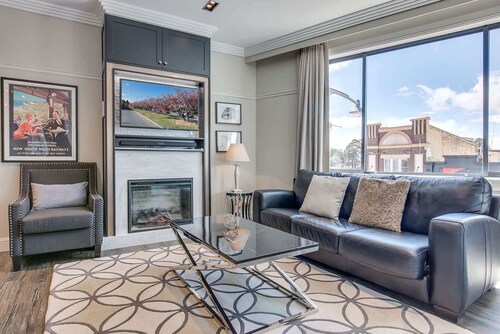 Mountain Retreat, Steps from Train Station