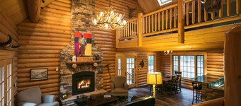 Unique, Secluded, Luxury Log Cabin in the Gold Country w/EV Charger