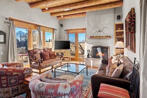 Smart-tv och eldstad