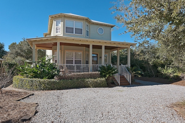 The 3 Little Birds -  Adorable 4 bd  3  ba  home in Crystal Beach area of Destin