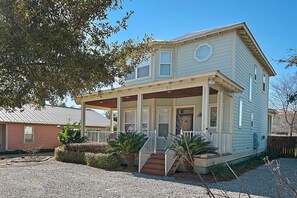 Exterior - Adorable Home less then a Block to Gulf W/Private heatable Pool! (Destin)
