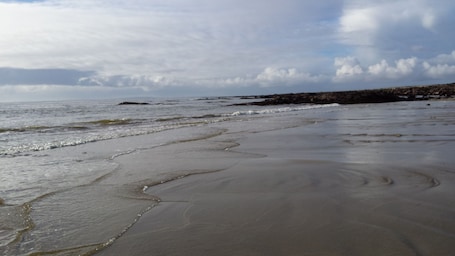 Beach. Cosy 2 Bedroom Chalet near Spiddal Galway 8 min.walk to beautiful beaches