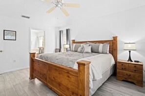 4 bedrooms, in-room safe, iron/ironing board, free WiFi