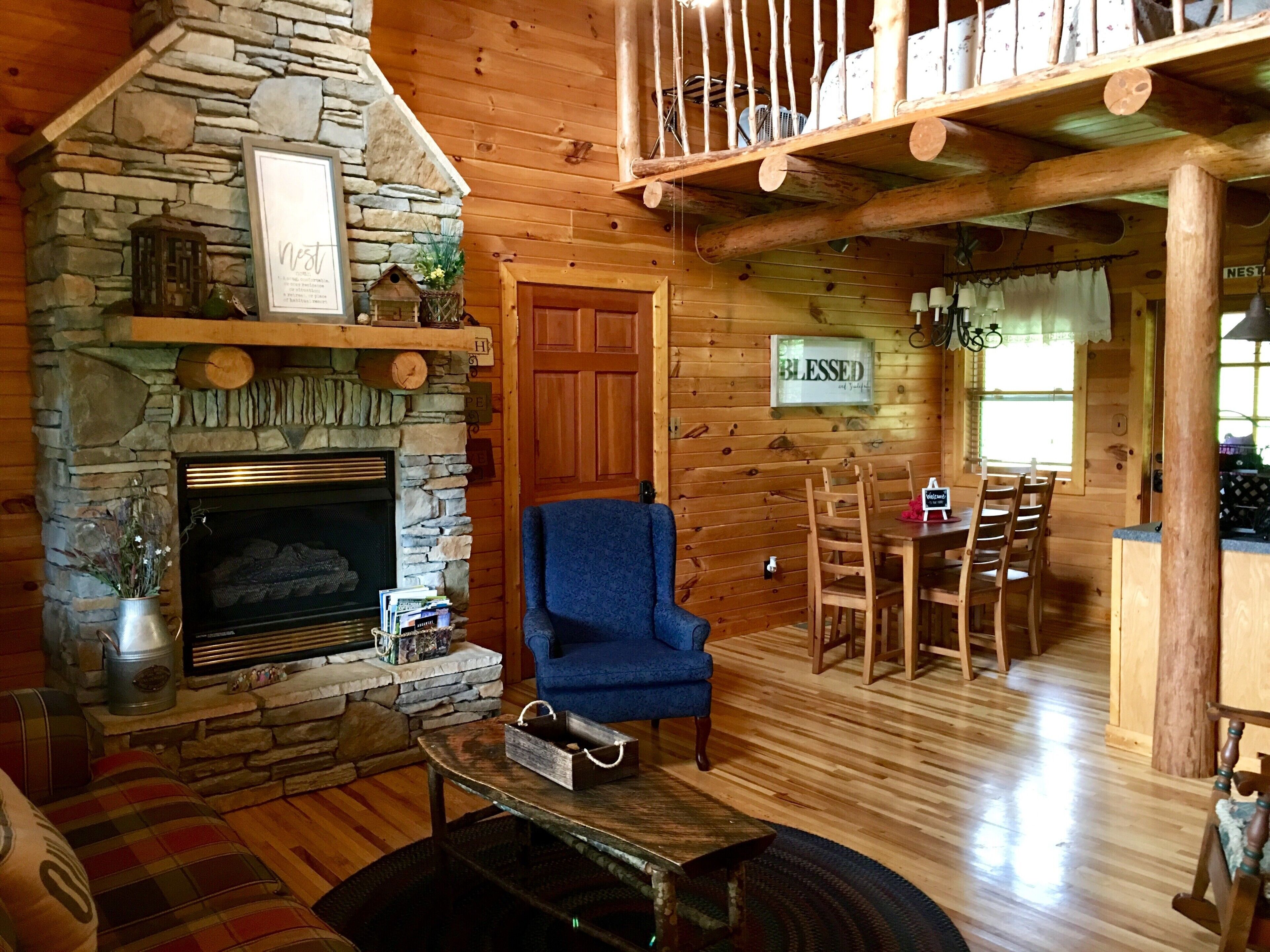 A Nesting Place - Beautiful 3 level cabin