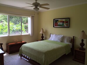 3 bedrooms, desk, iron/ironing board, free WiFi