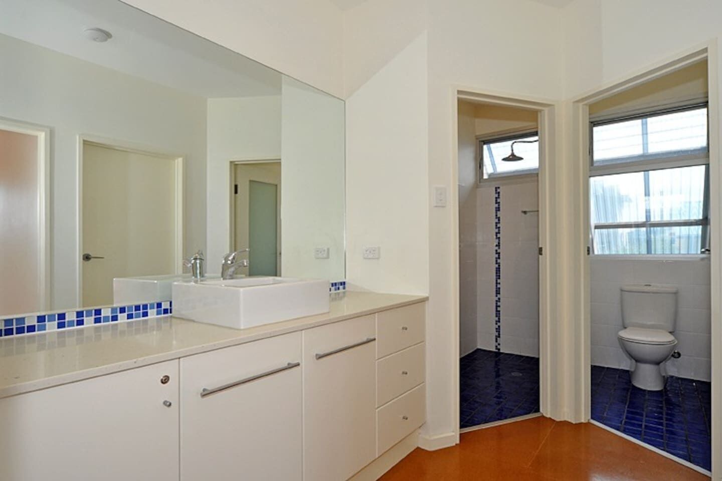 120 Seagull Hayborough Wi-Fi Beach Pet Friendly — image 8