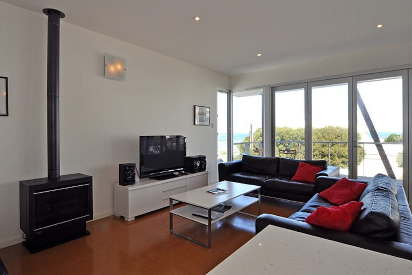 120 Seagull Hayborough Wi-Fi Beach Pet Friendly — image 14