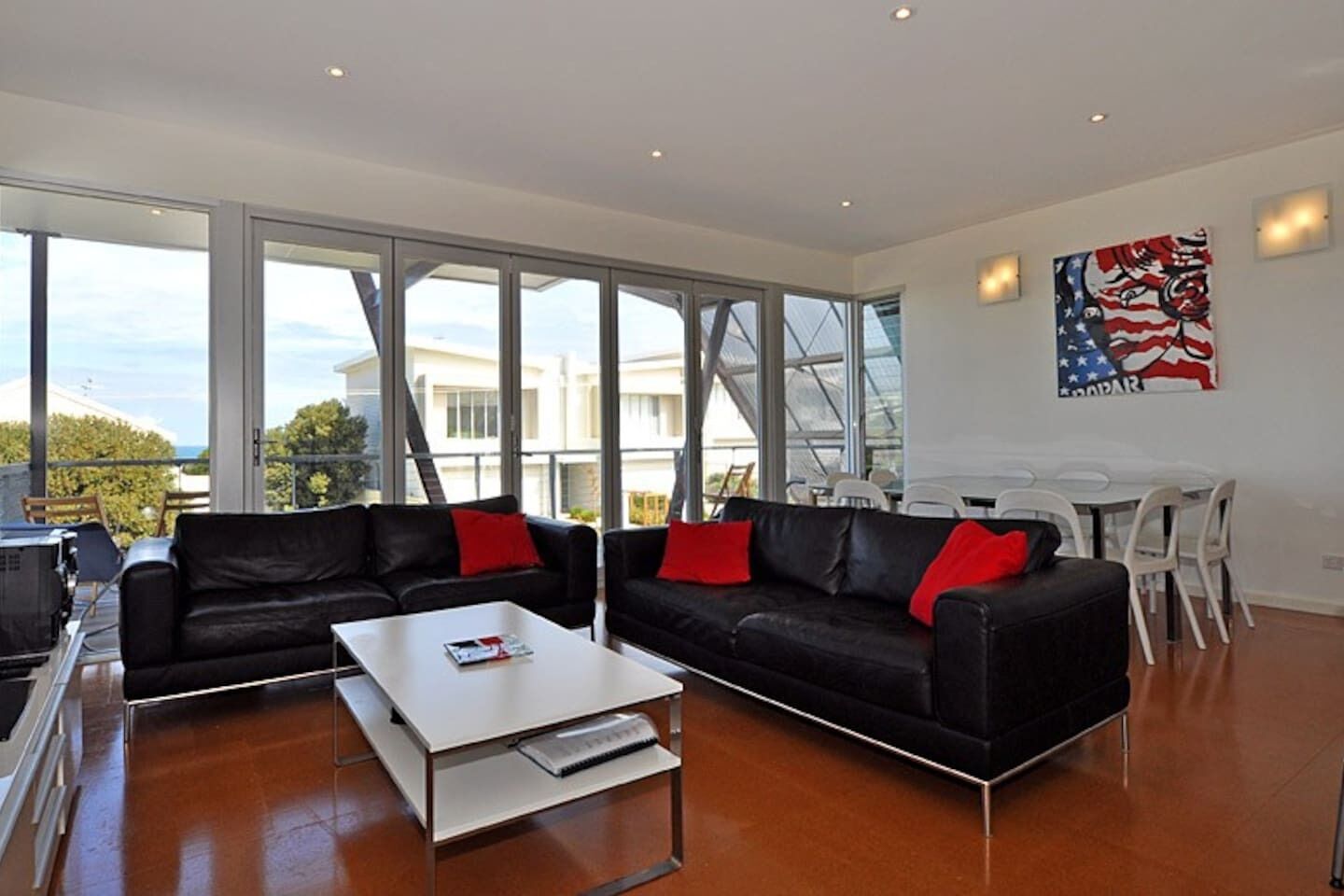 120 Seagull Hayborough Wi-Fi Beach Pet Friendly — image 12
