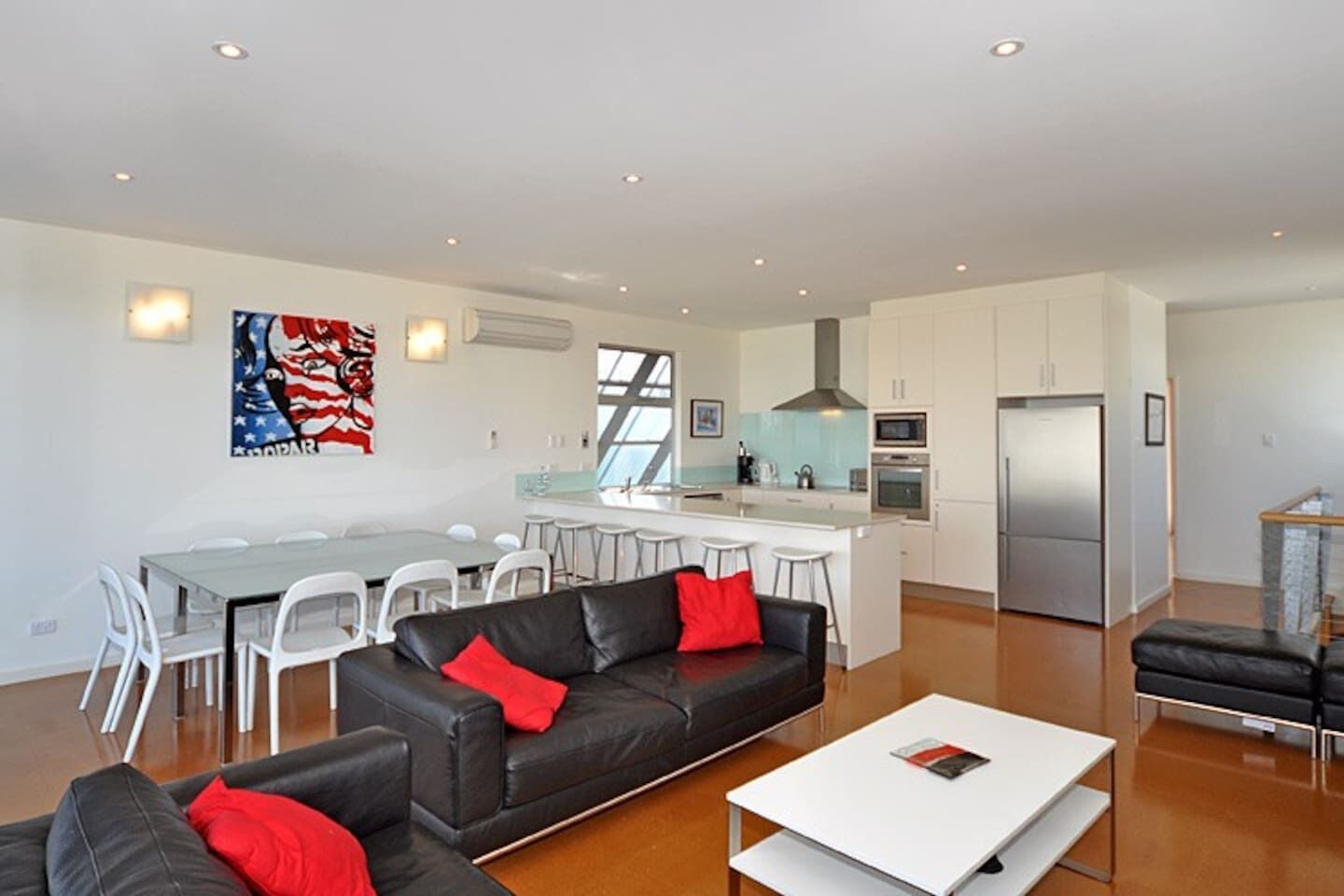 120 Seagull Hayborough Wi-Fi Beach Pet Friendly — image 13