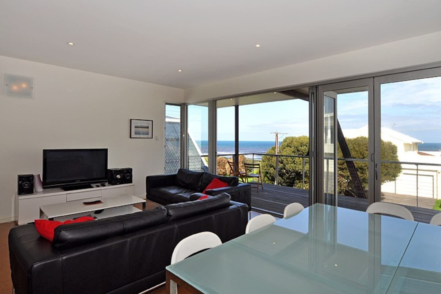 120 Seagull Hayborough Wi-Fi Beach Pet Friendly — image 10