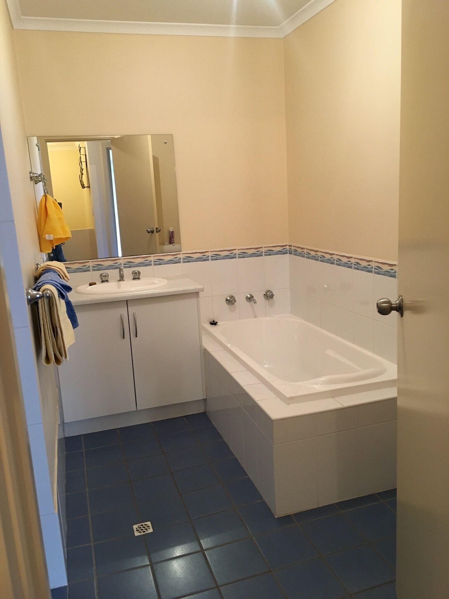 4 bedroom holiday house Port Julia with seaviews