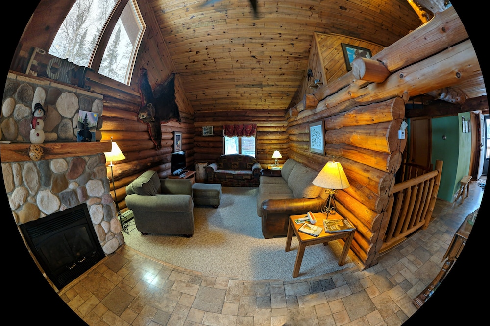 Private Log Lodge Nestled In Chippewa National Forest On Secluded Lake.