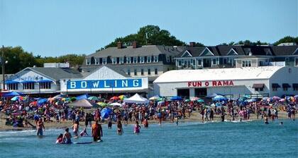 Short Sands Beach is a 5-Minute Walk. FALL BOOKING IS OPEN.