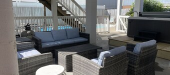 Spacious 8 BR 7 Bath Beach House, 6 Balconies, Own Pool/Spa, 2 Min Walk to Beach