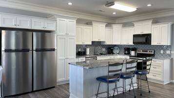 冰箱、微波炉、烤箱、炉灶