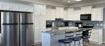Spacious 8 BR 7 Bath Beach House, 6 Balconies, Own Pool/Spa, 2 Min Walk to Beach