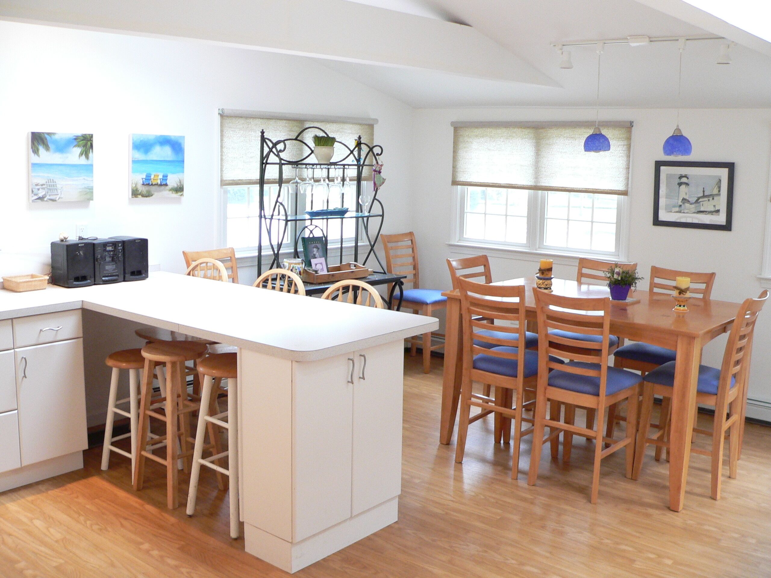 Pet Friendly, Short Walk To Beach, Fenced-in Yard, Full A/C, Great Reviews