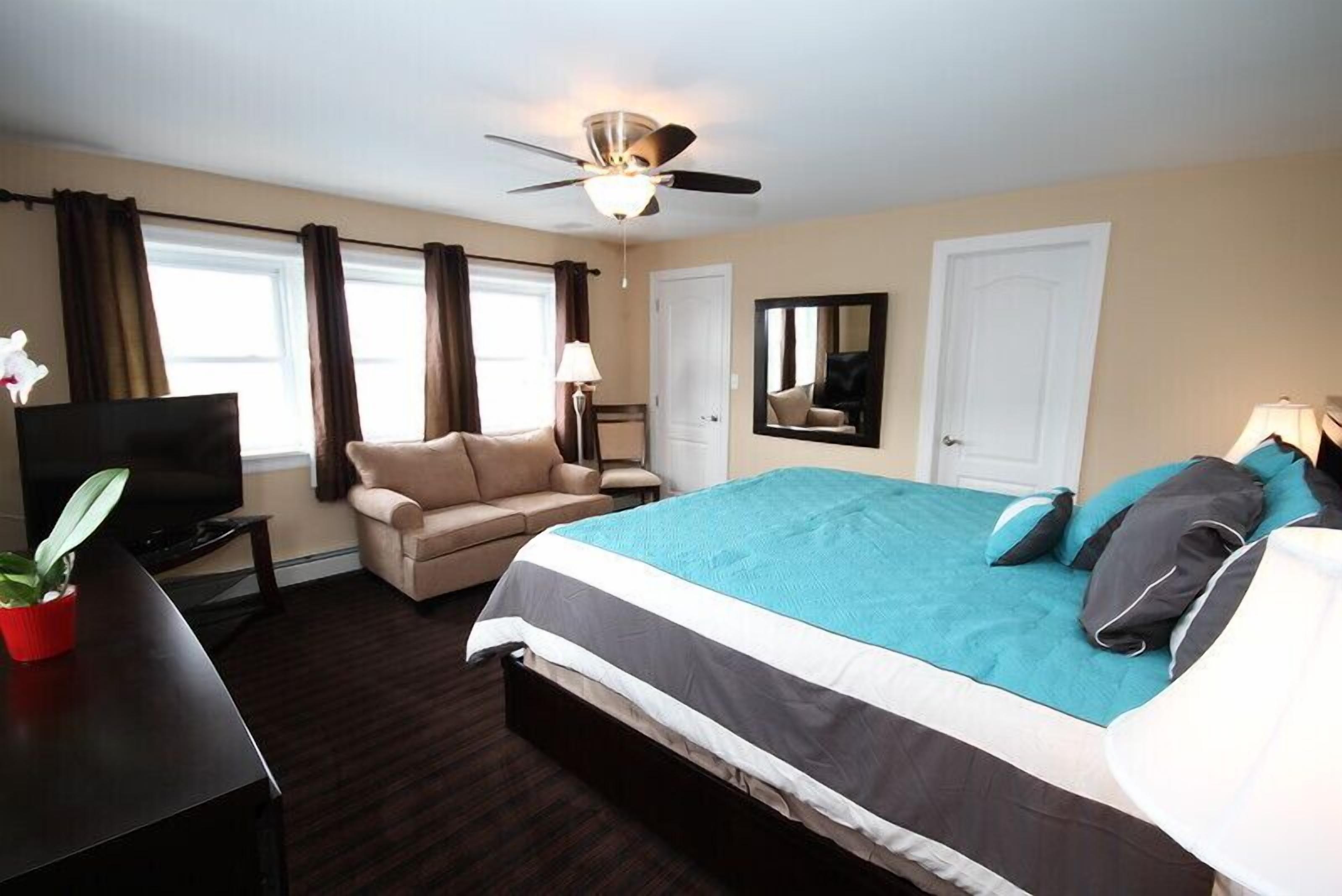 Completely  Renovated  Breathtaking Townhouse Overlooking Beach And Ocean