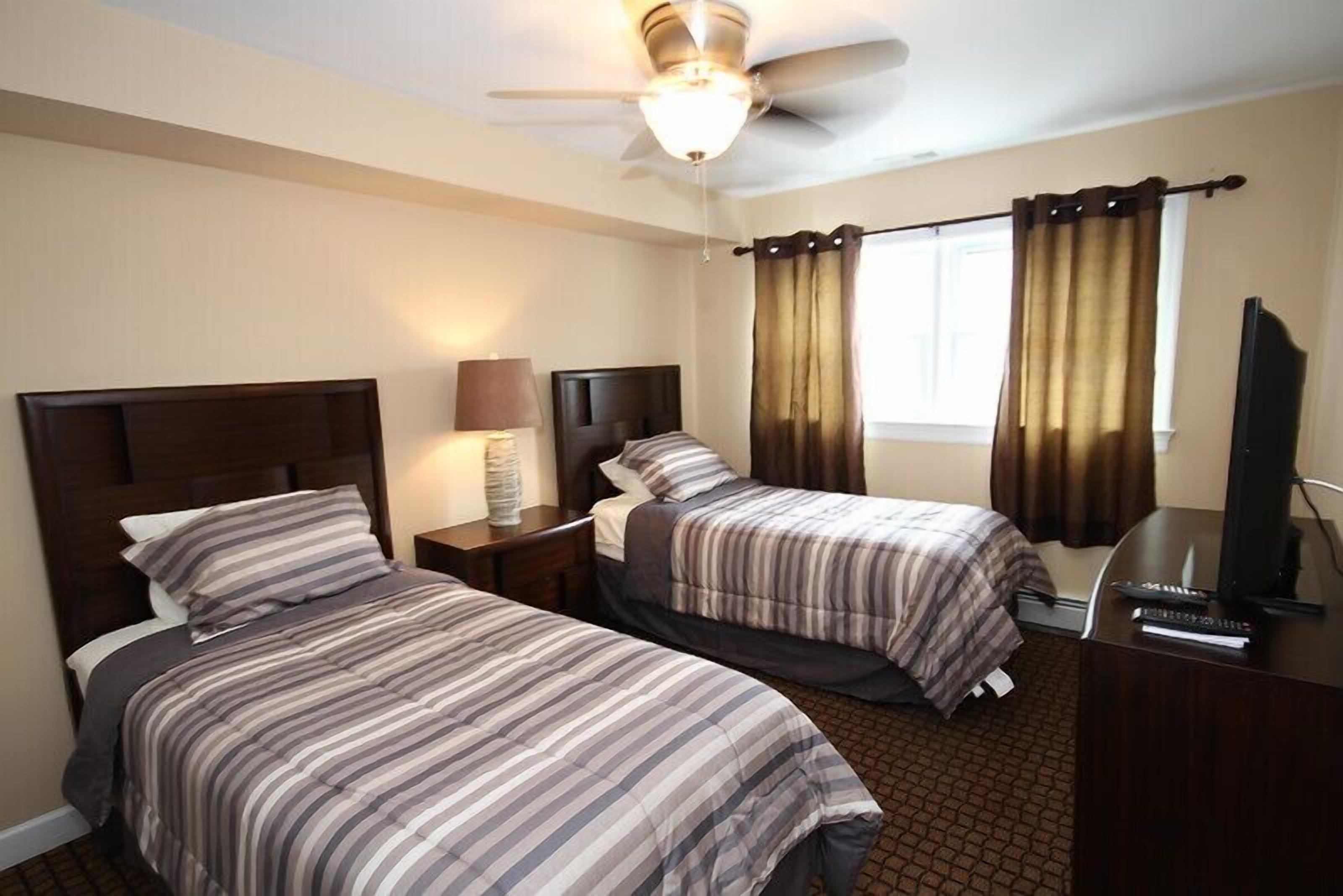 Completely  Renovated  Breathtaking Townhouse Overlooking Beach And Ocean