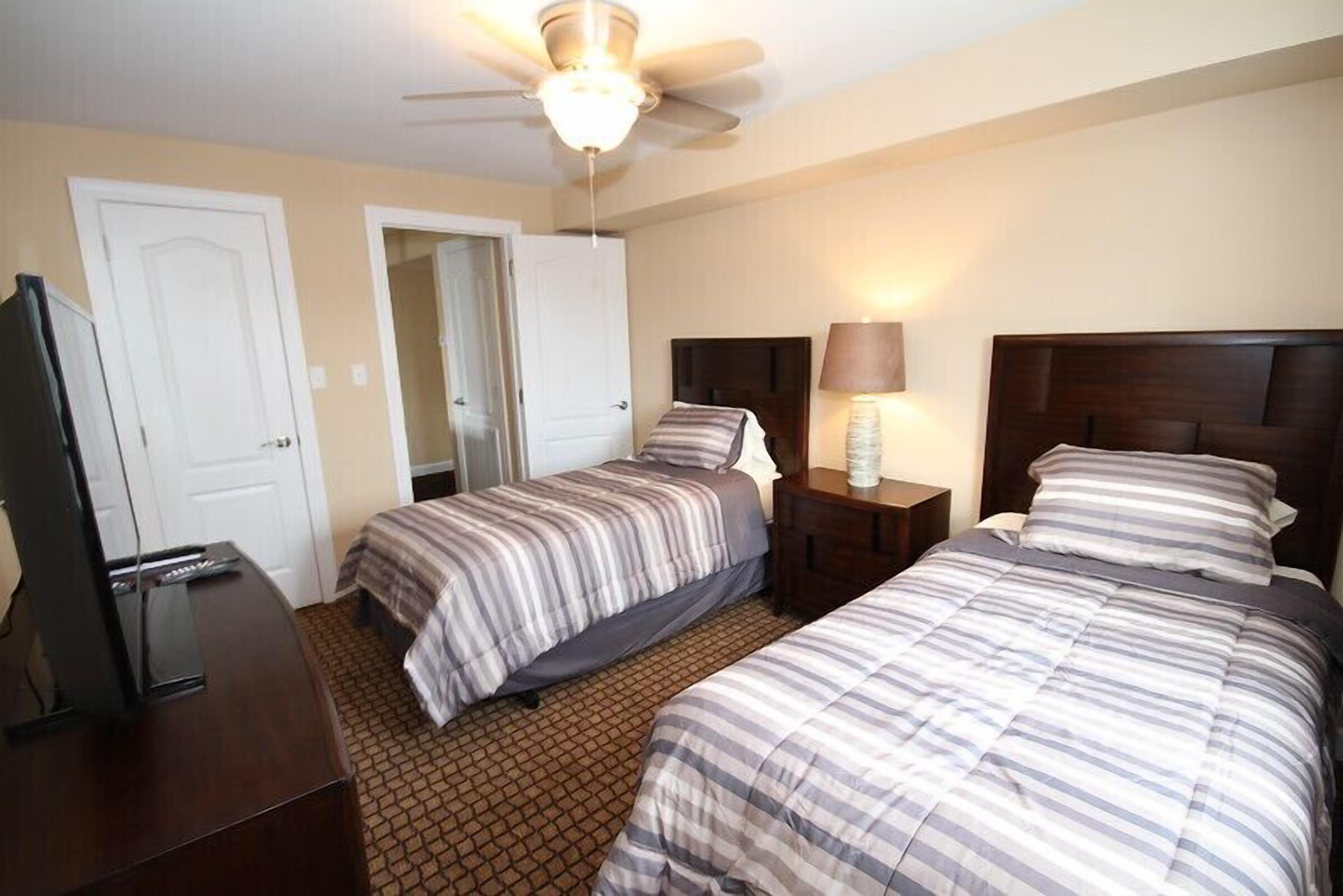 Completely  Renovated  Breathtaking Townhouse Overlooking Beach And Ocean