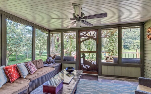 TV, fireplace, DVD player, books