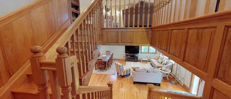 TV connectée, cheminée, jeux vidéo, lecteur de DVD