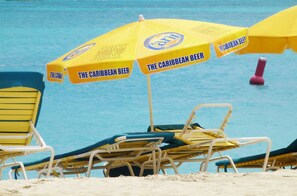 Ubicación a pie de playa, sombrillas y toallas de playa