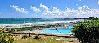 Premier Ocean Front Luxury Studio  SUMMER SPECIAL SAVE 10% UPON BOOKING 