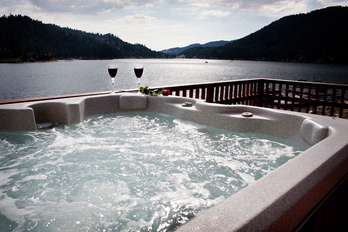 Spectacular Lakefront With Hot Tub And Dock At A Spectacular Price!