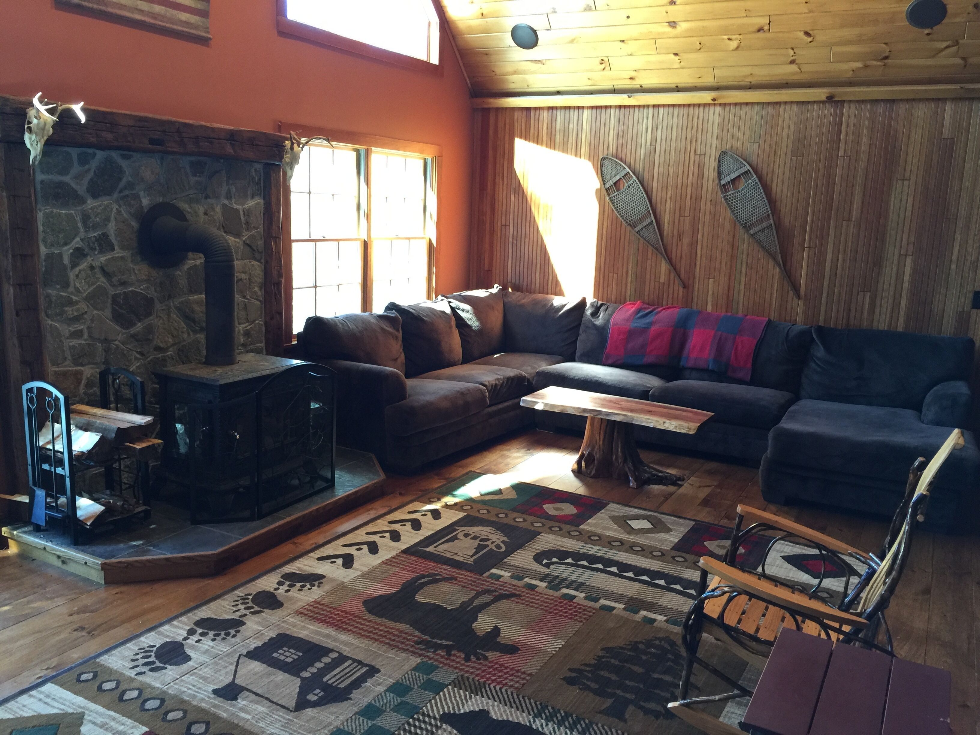 Charming 4 Bedroom Home In Lake Luzerne. 10 miles to Lake George Village.