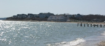 Last minute deal - walk to the beach - 4 bedroom - super cute!