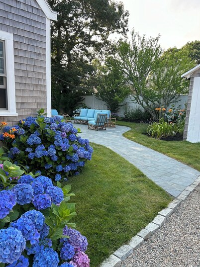 Last minute deal - walk to the beach - 4 bedroom - super cute!