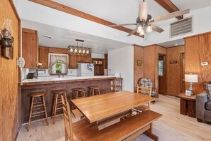 Dining - 424 Community Pool, Elevator, & Screened-In Deck (Nags Head)