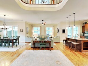 المنشأة من الداخل