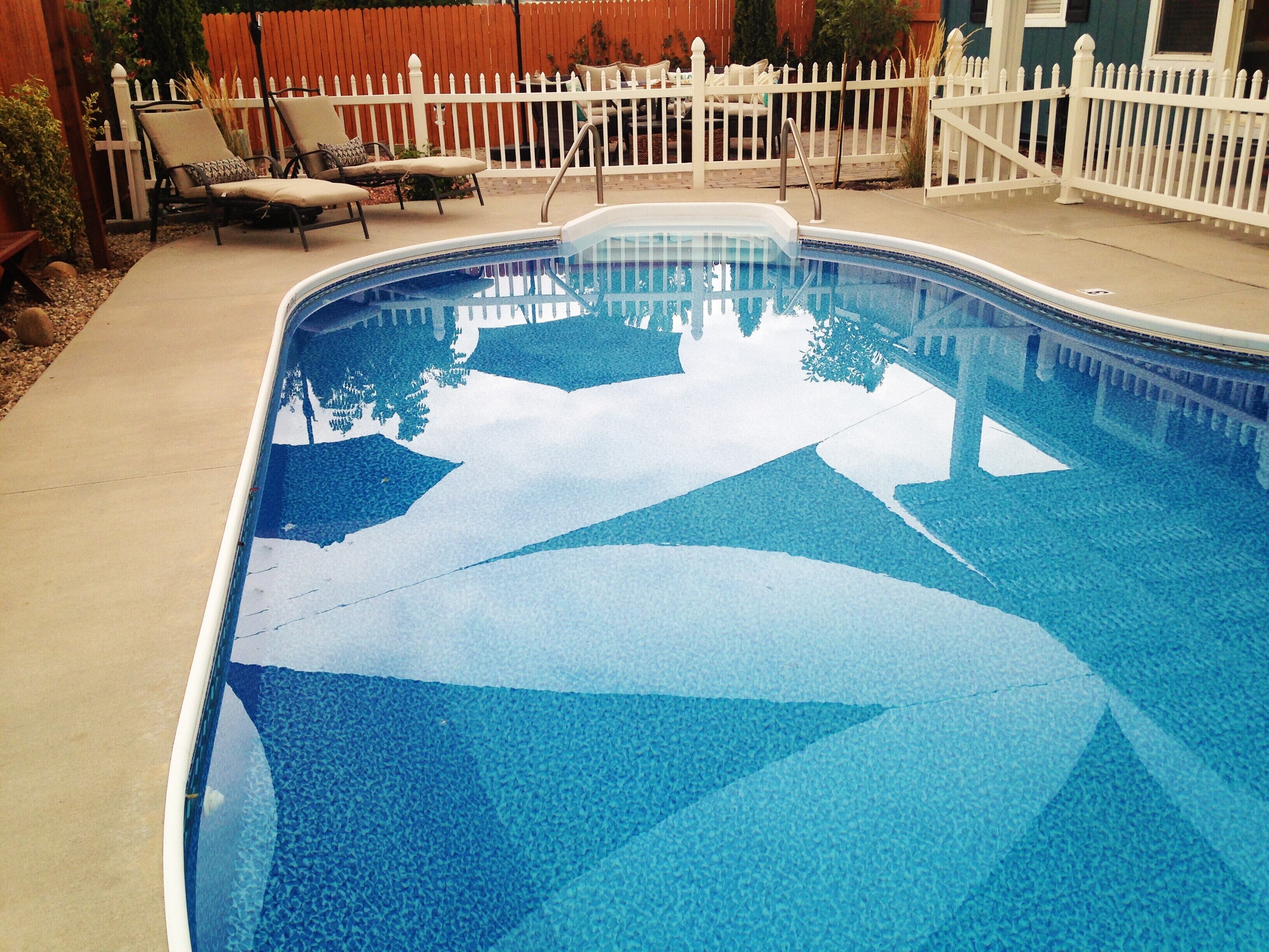  Easy access, BBQ, movie room, heated private pool!