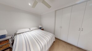 3 Schlafzimmer, Bügeleisen/Bügelbrett, Reisekinderbett