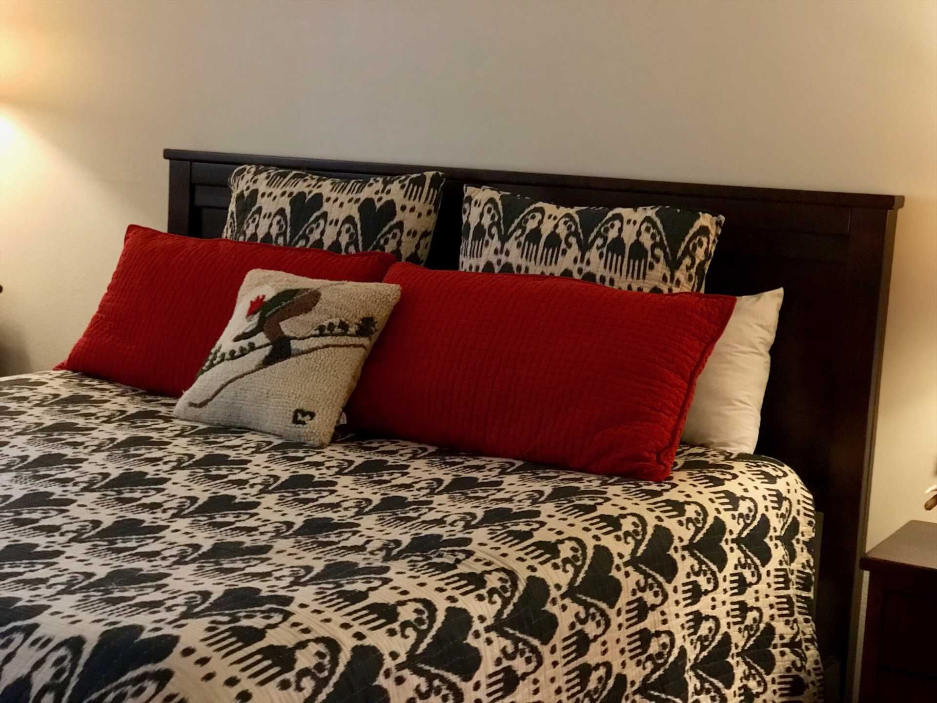 4 Minute Walk to The Village & Gondola!  In Mammoth Estates