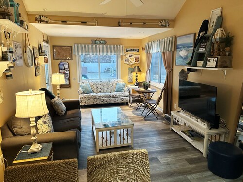 Lake Erie Beach House In Quiet Communitty.