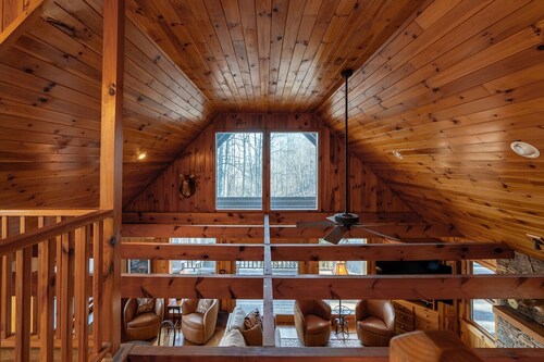 DunRovin-Open for Bookings! LOW RATES-6 BR, Private, Hot Tub, Wi-Fi, AC