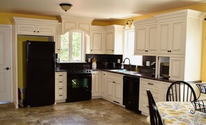 Fridge, microwave, oven, stovetop -  Crop Farm In The Heart Of Lancaster County (Ronks)