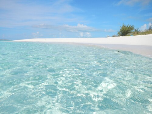 Beachside Exuma Villa newly remodeled!Great location near resorts & restaurants