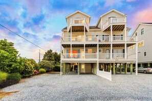 Exterior - Private beach with Beautiful Sunsets-Kids Bedroom & Entertainment room (Bethany Beach)