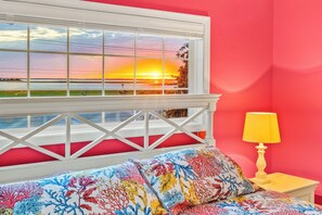 4 bedrooms, iron/ironing board, free WiFi - Private beach with Beautiful Sunsets-Kids Bedroom & Entertainment room (Bethany Beach)