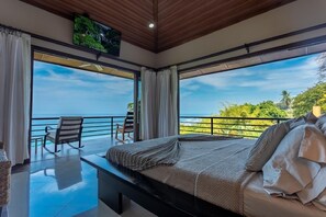 5 Schlafzimmer, Zimmersafe, Schreibtisch, Bügeleisen/Bügelbrett