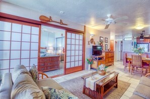 Smart TV, reproductor de DVD, libros y videoteca 