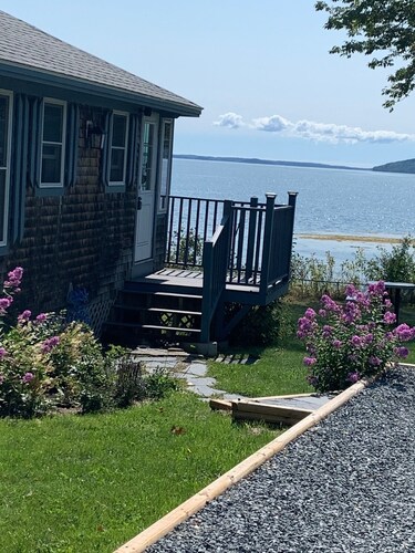 Ocean Front cottage in Belfast