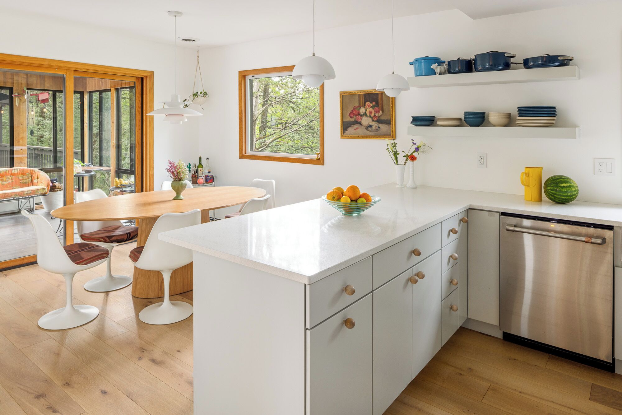 4 season private lakefront rental - perfect city escape/ lakefront oasis